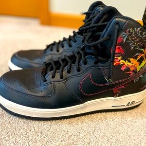 NWNT! Perfect condition men’s size 12 Nike Air!